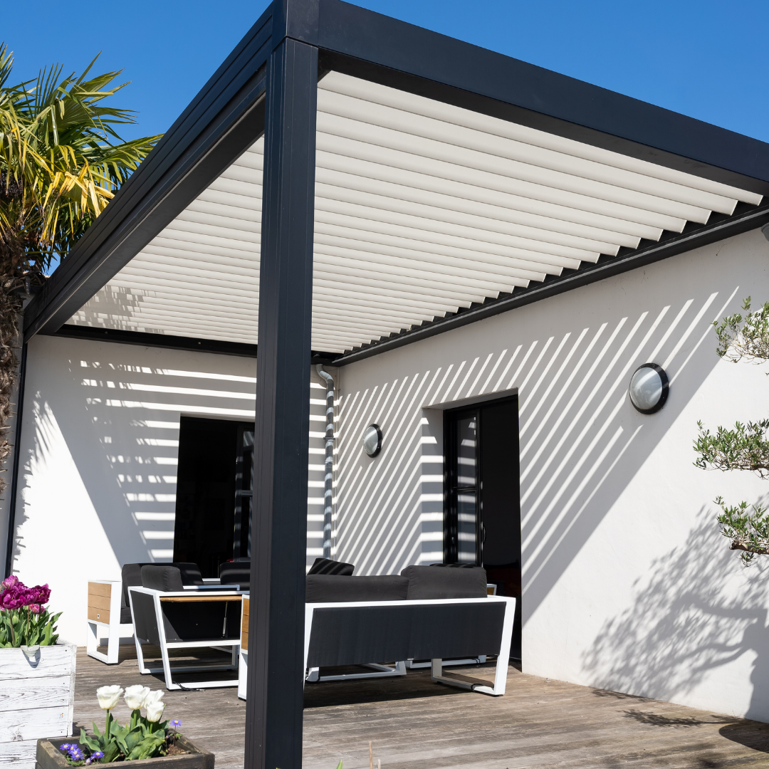 installation de pergola bioclimatique adossée à Carqueiranne