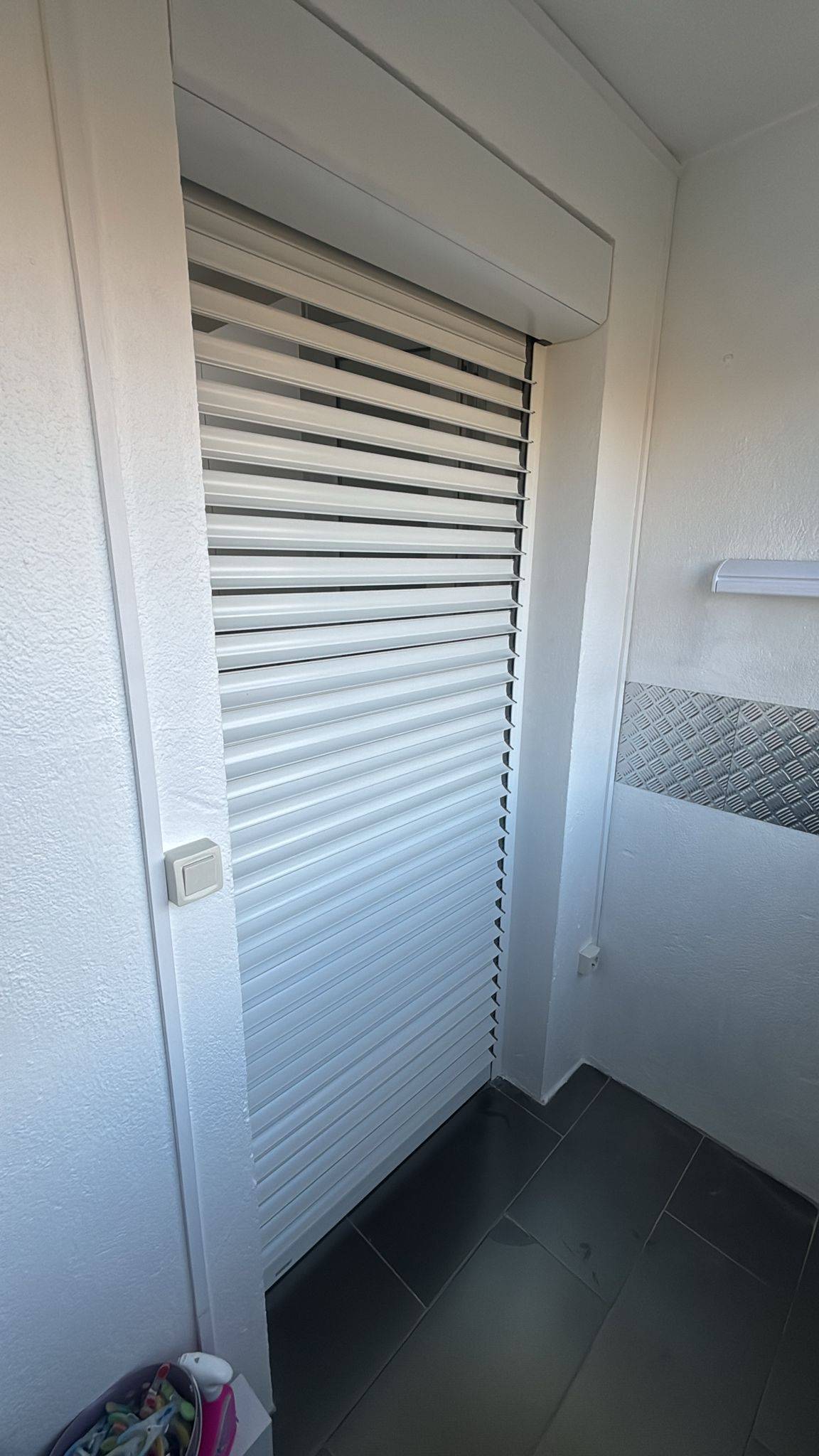Volet roulant à lames orientables : confort, lumière et ventilation maîtrisés