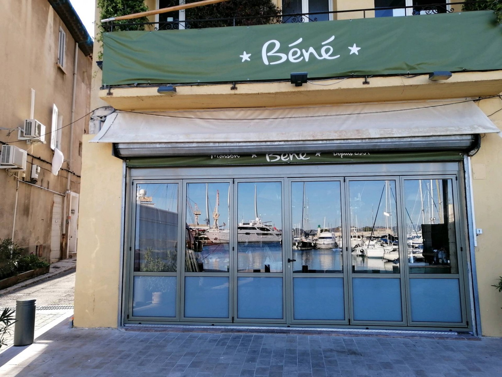 Baie vitrée accordéon Var