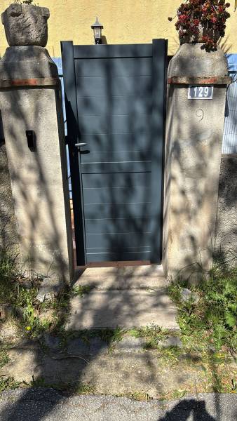 portillon aluminium gris anthracite pour une finition élégante et durable sur Toulon