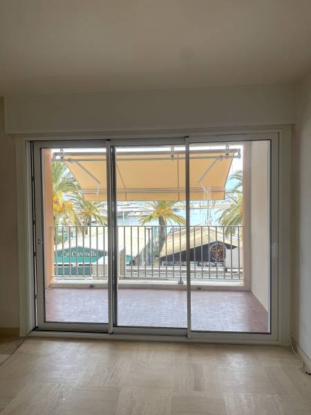 Store toile Dickson vers le Pradet