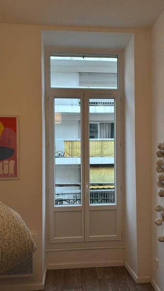 Pose d'un ensemble composé en PVC à Toulon dans le Var 