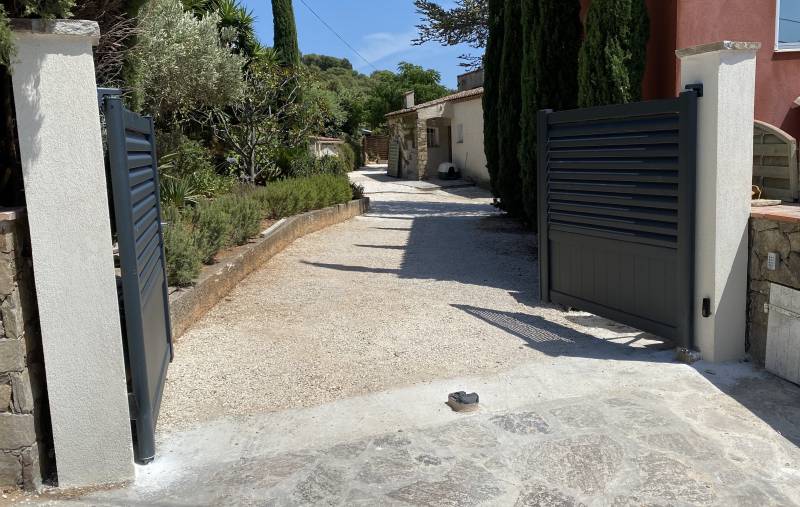 installation portail aluminium Var